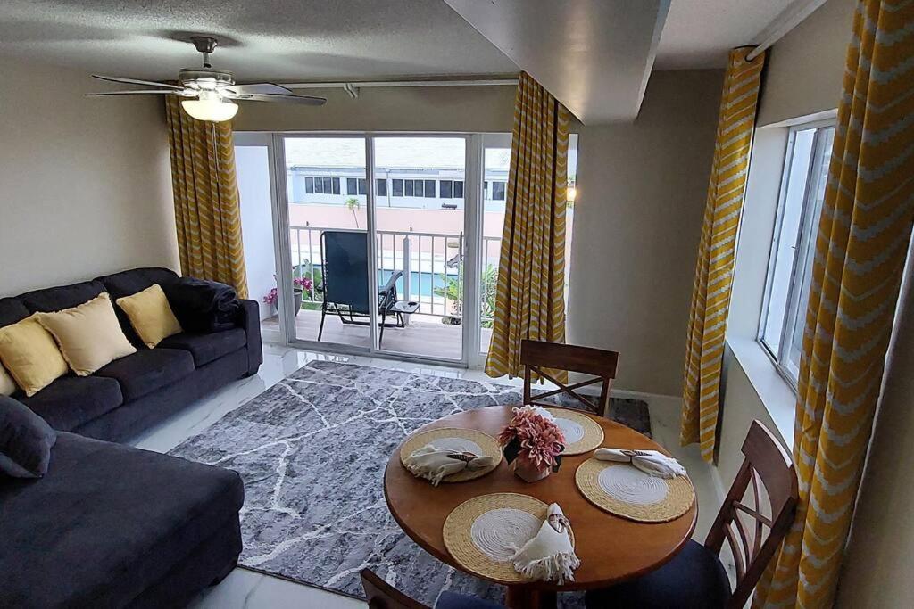 Nassau Harbour Cozy 2 Bedroom Condo 외부 사진