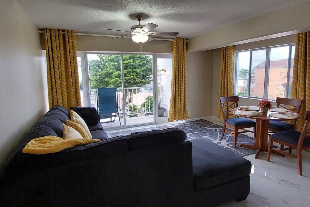 Nassau Harbour Cozy 2 Bedroom Condo 외부 사진